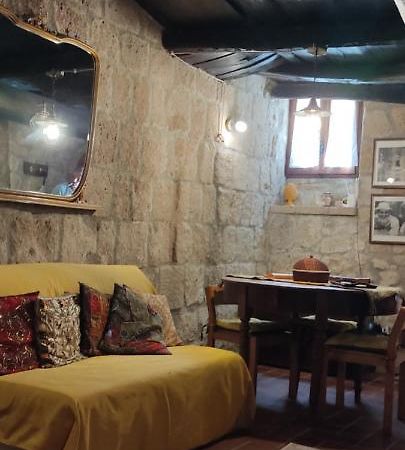 La Chascona Di Farnese Casa Di Tufo Nel Borgo Apartment Luaran gambar