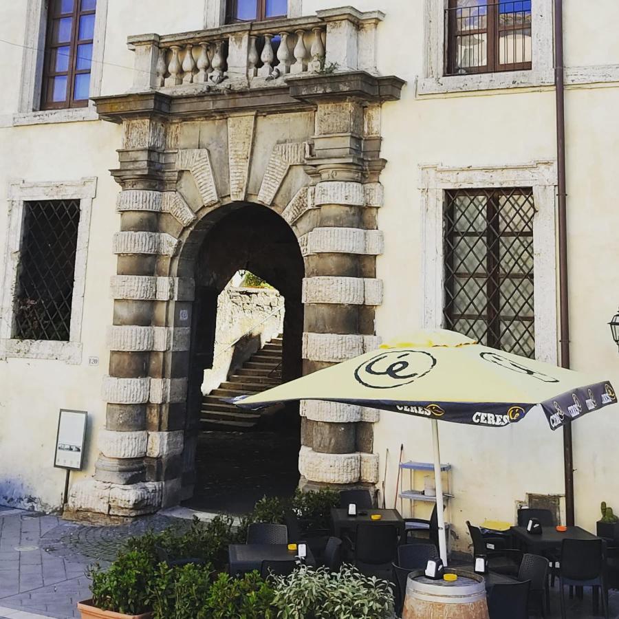 La Chascona Di Farnese Casa Di Tufo Nel Borgo Apartment Luaran gambar