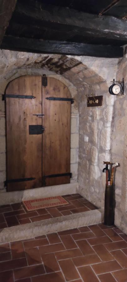 La Chascona Di Farnese Casa Di Tufo Nel Borgo Apartment Luaran gambar