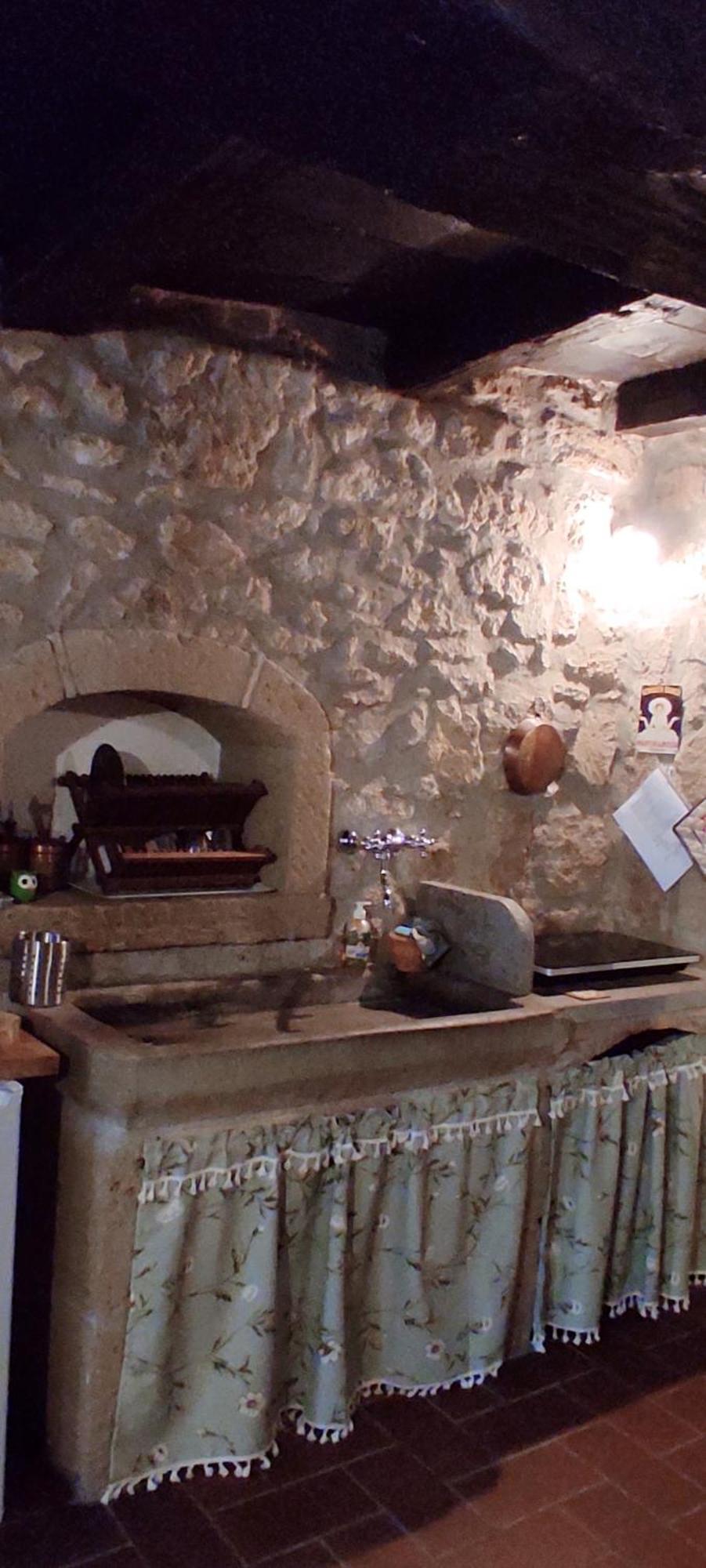 La Chascona Di Farnese Casa Di Tufo Nel Borgo Apartment Luaran gambar